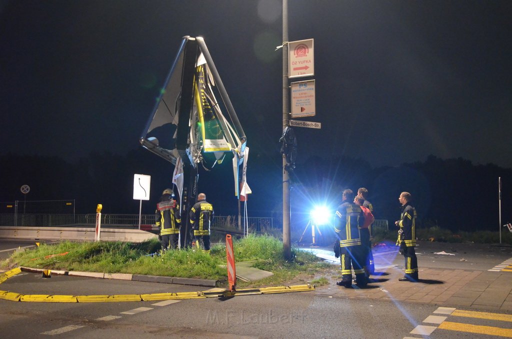 VU LKW umgestuerzt Feldkassel Industriestr Robert Boschstr P094.JPG